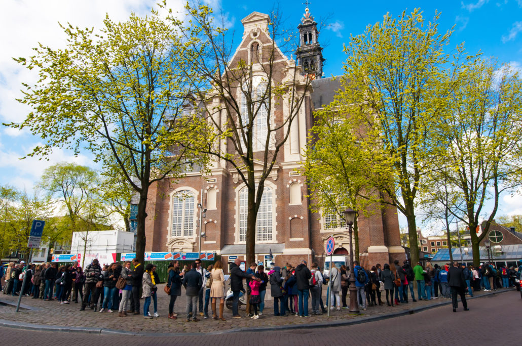 People waiting on line for the Anne Frank House museum