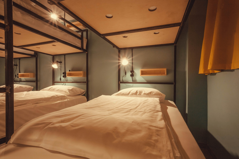 Chic hotel bunk beds © Radiokafka | Dreamstime.com