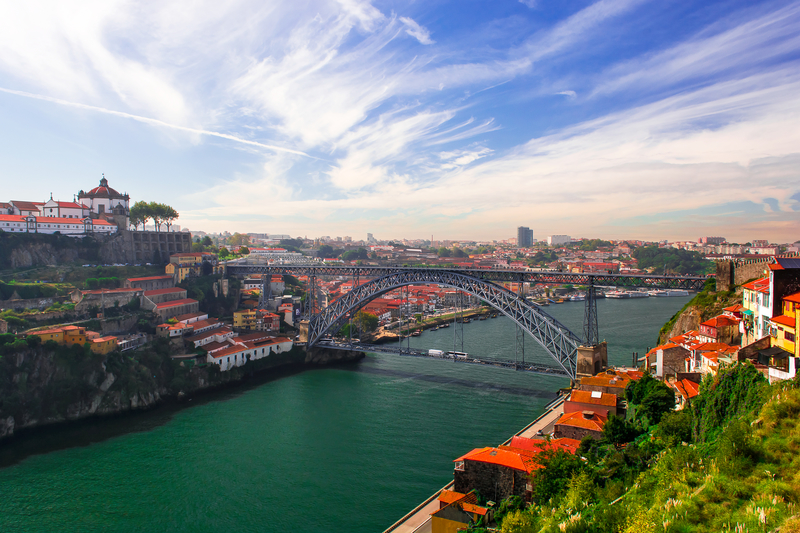 Dom Luis bridge and Douro river in Porto, Portugal © Artem Evdokimov | Dreamstime.com